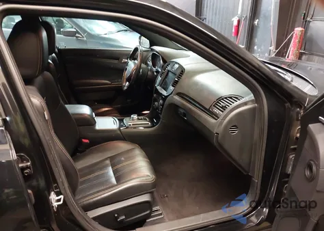 2018 Chrysler 300 300S Awd z USA, uszkodzony, nr VIN 2C3CCAGGXJH309098